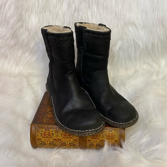 UGG Aliso Short Leather Boots size 5 - Picture 3 of 8